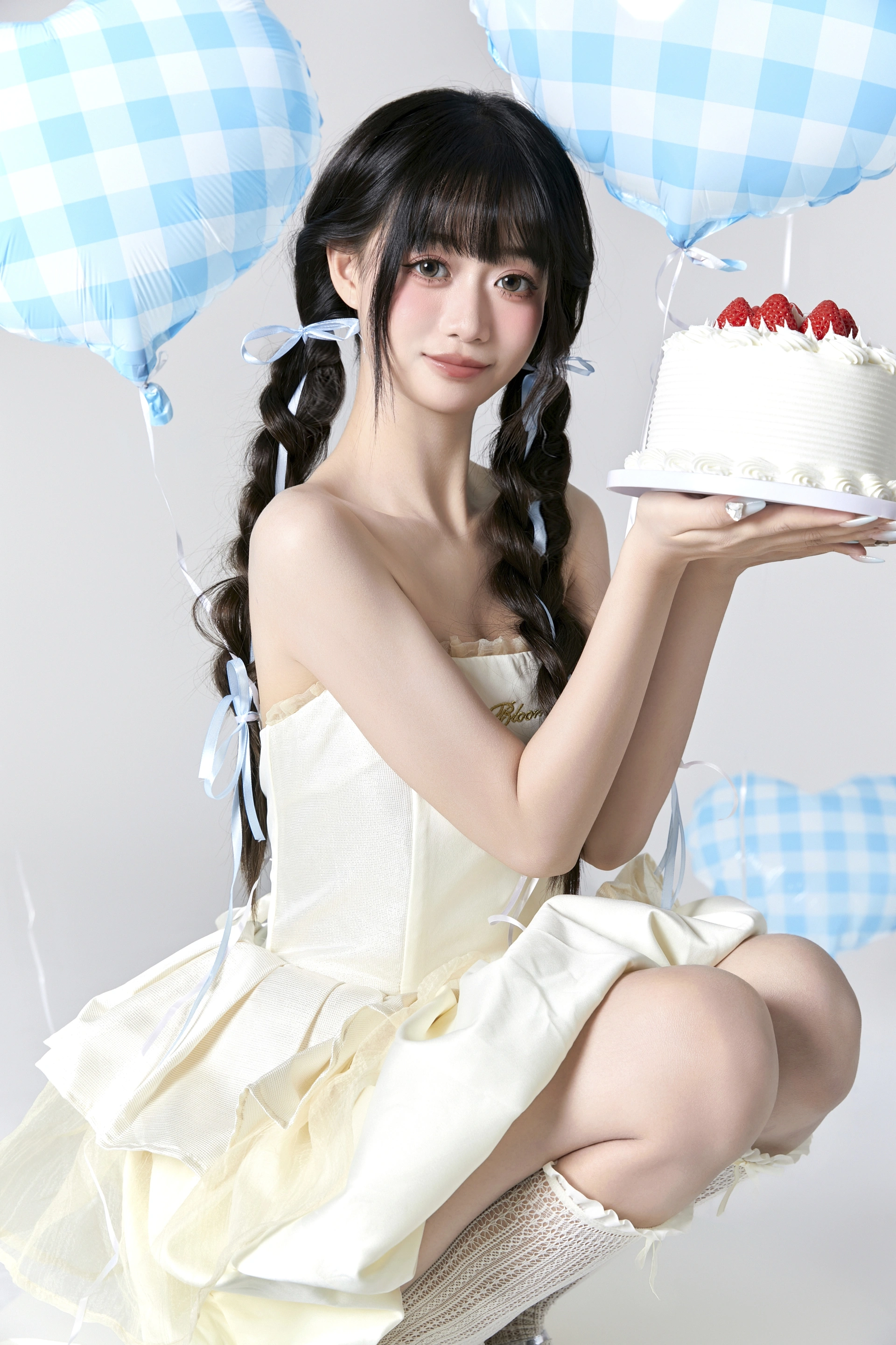 [YITUYU艺图语]2024.12.28 蓝色气球生日写真 菠萝包 1